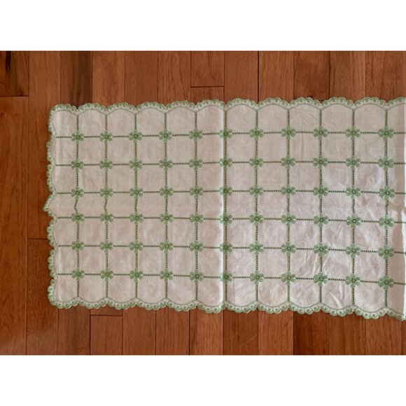 Handmade Floral Lace Table Runner 47" X 14" - White & Green - For Fancy Yet Lazy - Picture 4 of 6